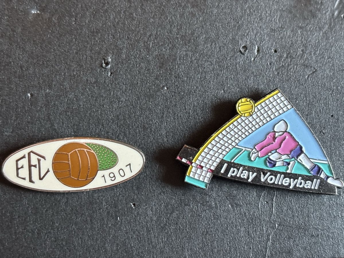 Plaquettes & Badges: Pins Sport Volleyball – D'occasion à Lützelflüh-Goldbach par NicoleL.