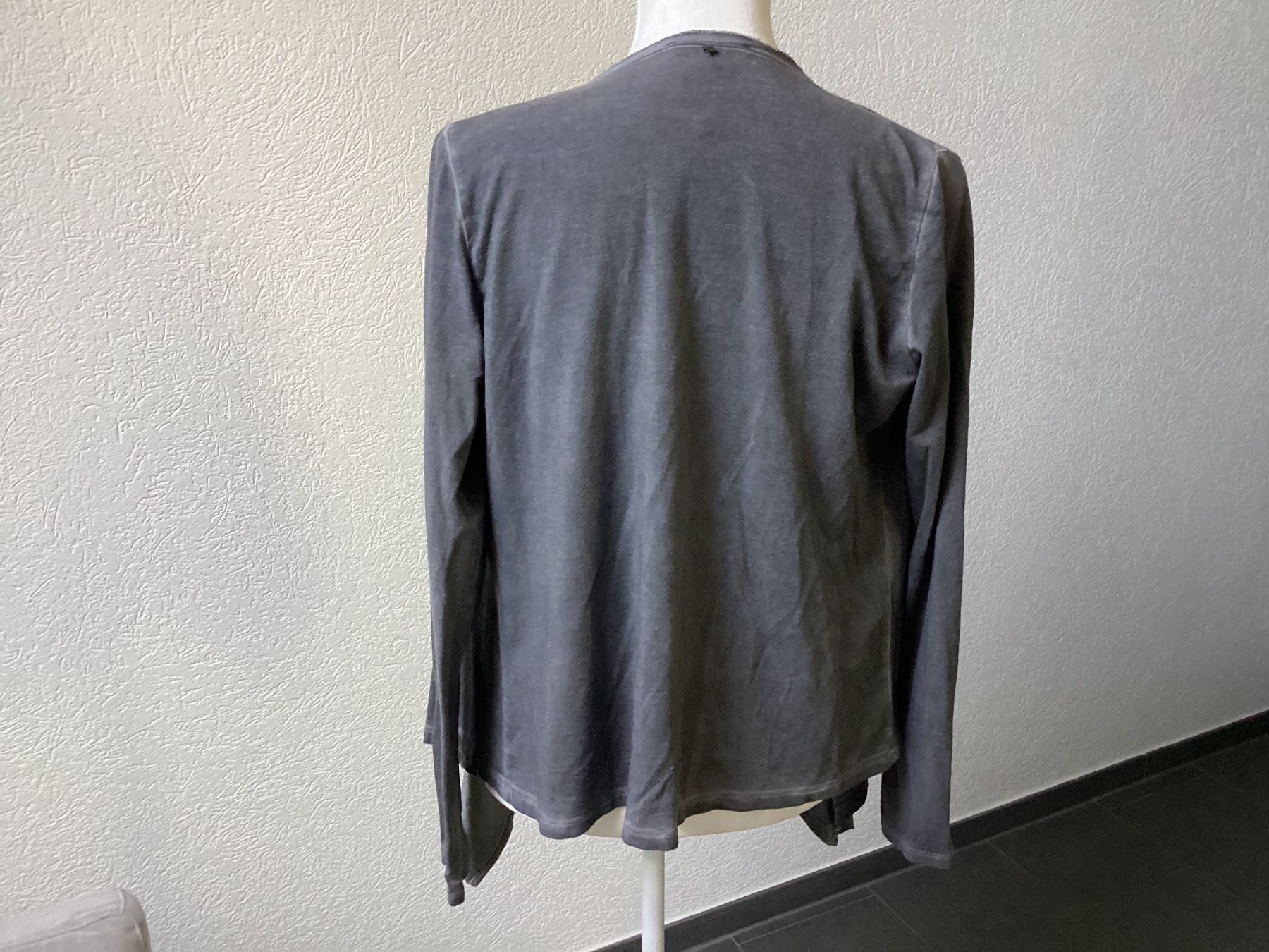 Nile Vestes: Nile Jäckli schön & locker d. grau Gr. S – D'occasion à Homberg b. Thun par Homata 4