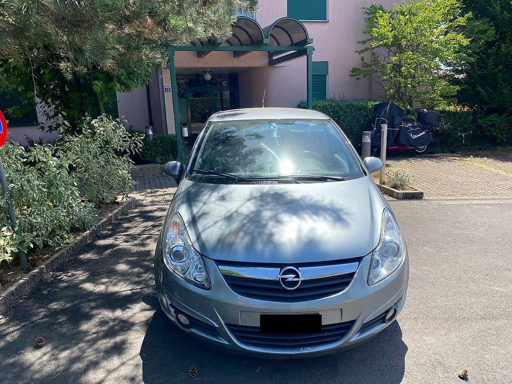 Autos: Opel corsa  – D'occasion à Ecublens VD par abu_f6q7 2