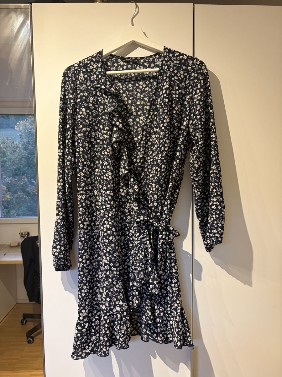 Only Vestiti: Wickelkleid Only Blumenmuster Grösse 38  – Usato da Wölflinswil venduto da kona_a