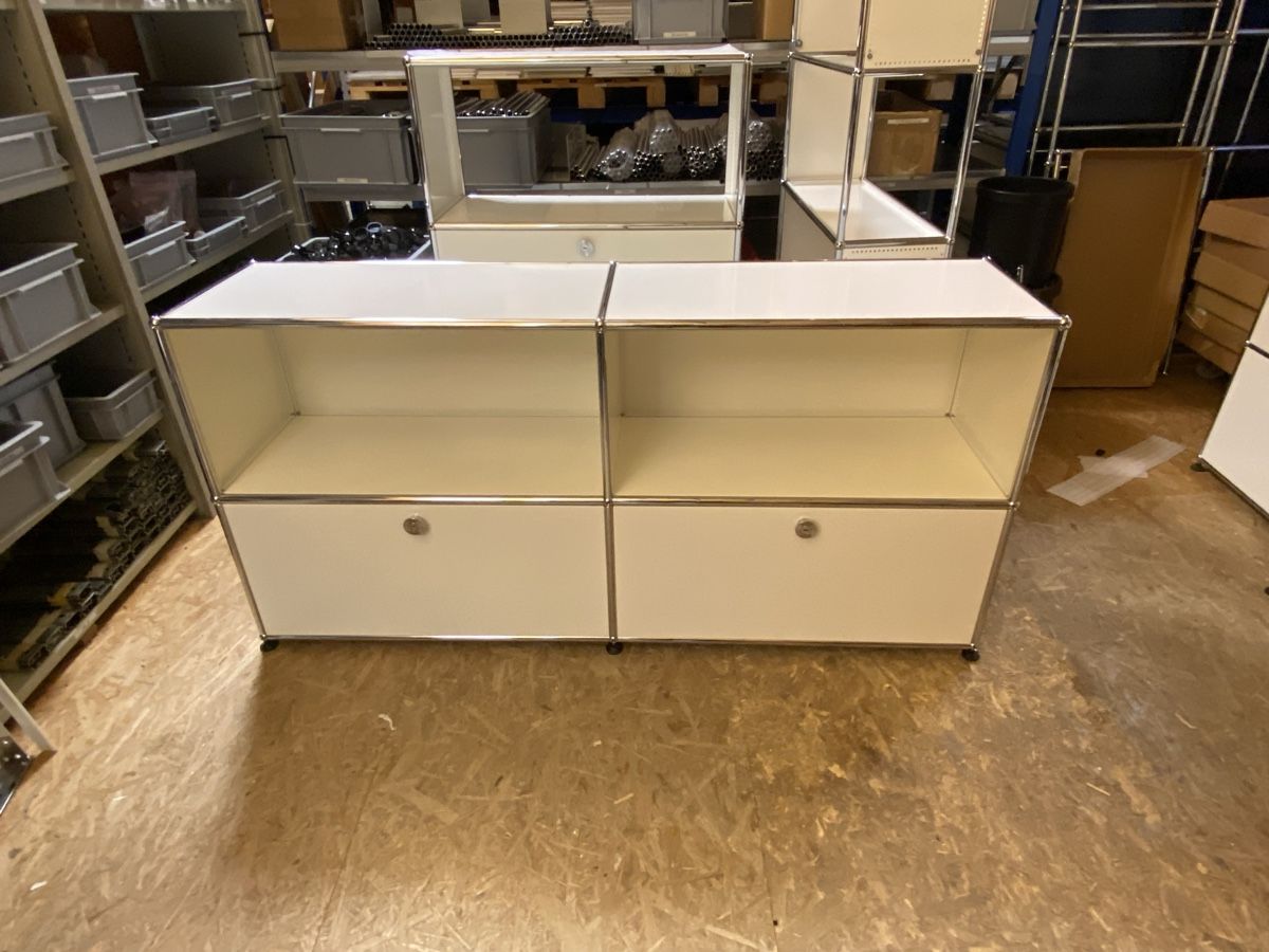 USM Scaffali: USM Haller Sideboard 2/2 in Reinweiss – Usato da Rikon im Tösstal venduto da Design4Life