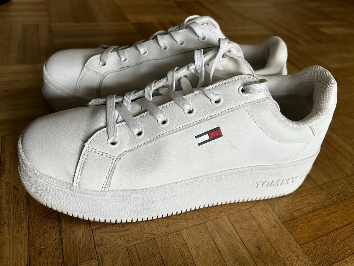 Tommy Hilfiger Scarpe da donna: Baskets compensées Tommy Hilfiger / taille 40 – Usato da Meyrin venduto da Bronx86