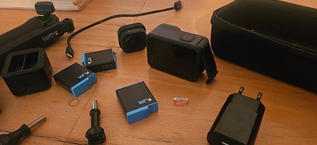 Action Cam: GOPRO HERO 9 BLACK mit Zuberhör – Usato da Luzern venduto da cedimarugg