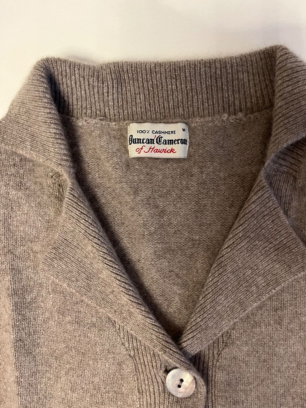 Giacche: Hochwertige Kaschmir Strickjacke, Grösse M – Usato da Männedorf venduto da bluevis 2