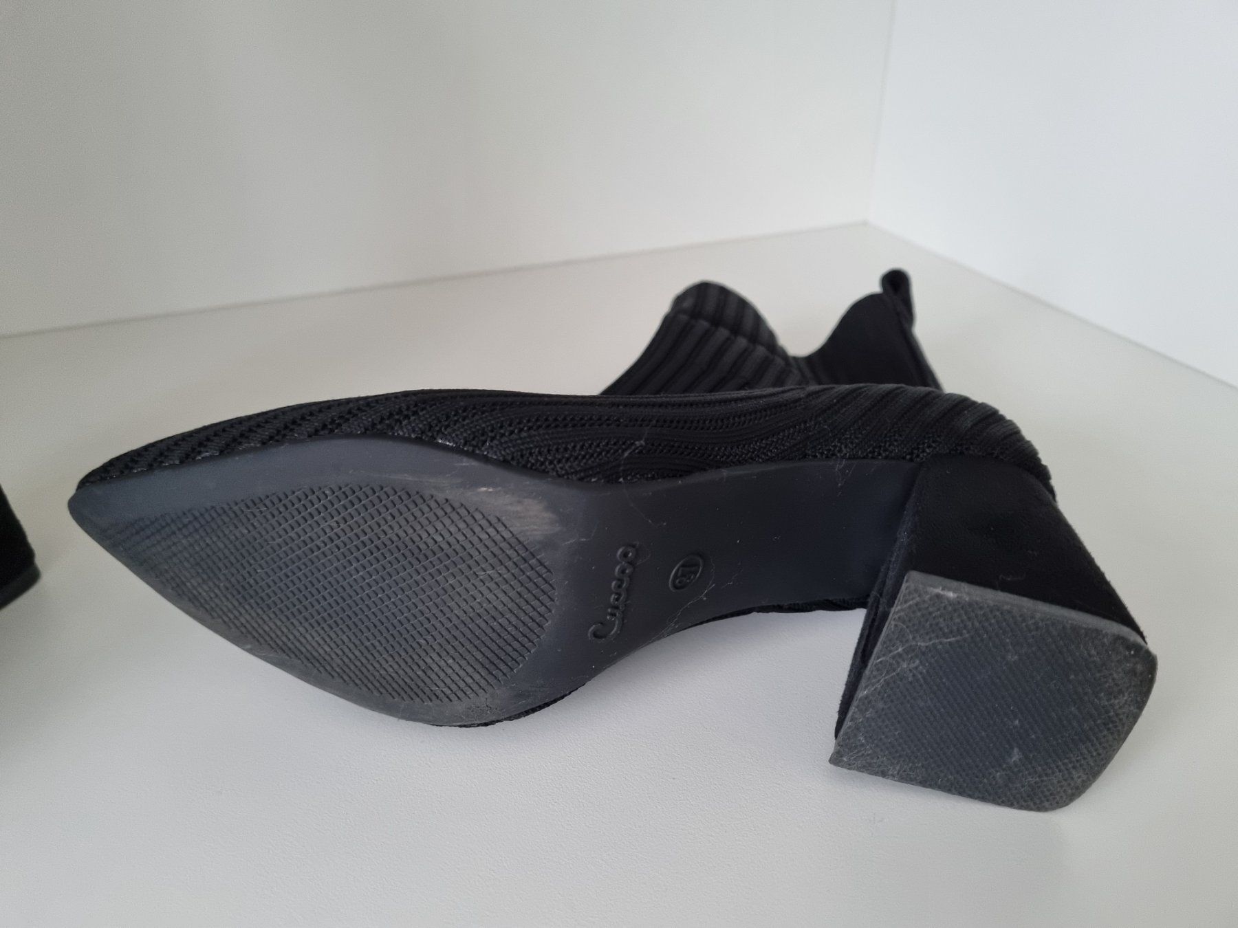 Scarpe da donna: Stiefelette Gr. 37 Elastischer Stoff schwarz – Nuovo (secondo la descrizione) da Zofingen venduto da fel_6gj7 2