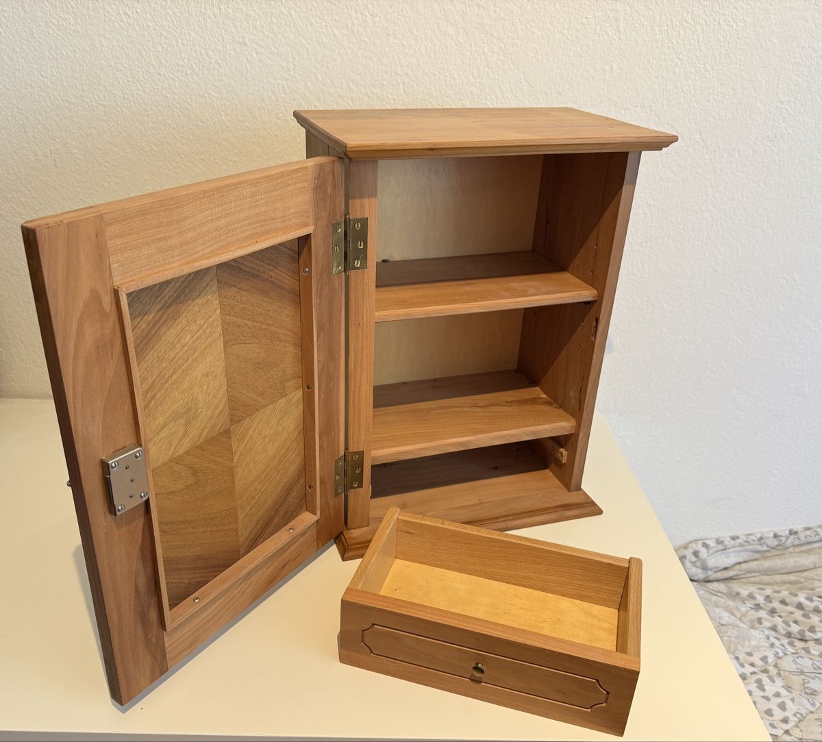 Armadi: Apothekerschrank Wandschrank Holz – Usato da Gerlafingen venduto da sternrose 2