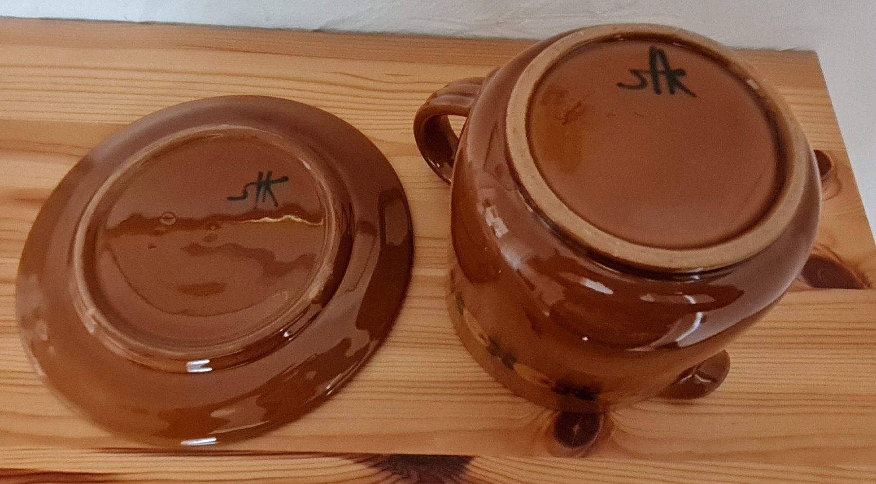 Set di piatti: Krug mit Teller,  signiert SHK – Usato da Zürich venduto da IrisA0102 2