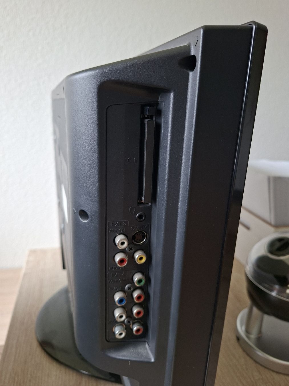 Televisori: Sharp Aquos LCD TV, – Usato da Bäch SZ venduto da nadinek85 4