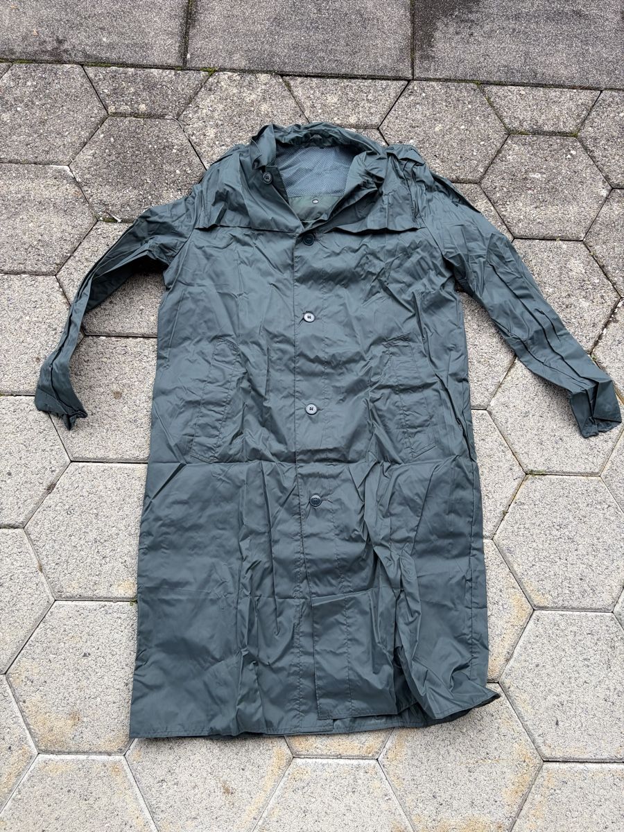 Schweizer Armee Uniformi: Schweizer Armee Regenjacke – Usato da Balsthal venduto da Sven.sch
