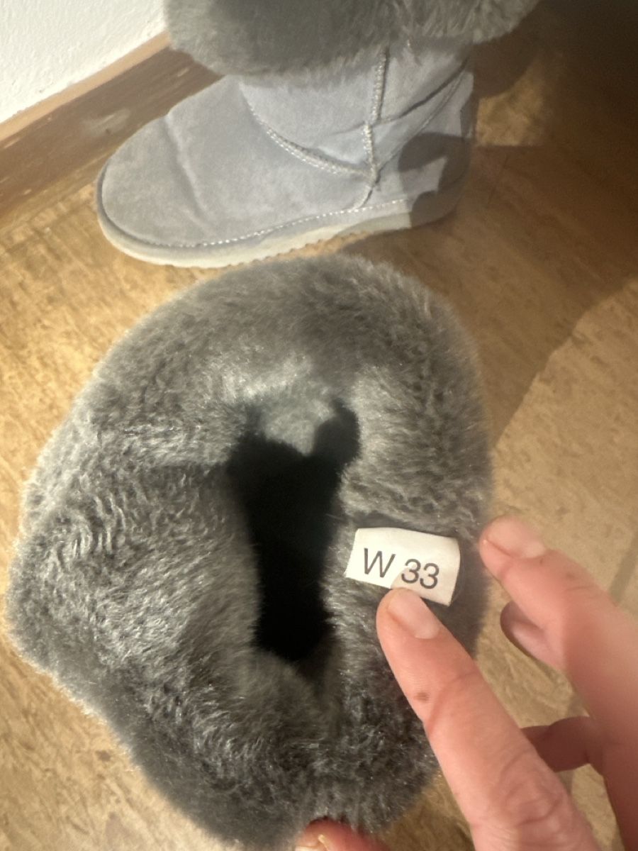 Scarpe per ragazze: Winter UGG Boots in Grau, Grösse 33 – Usato da Trimmis venduto da vai_9qzr 5