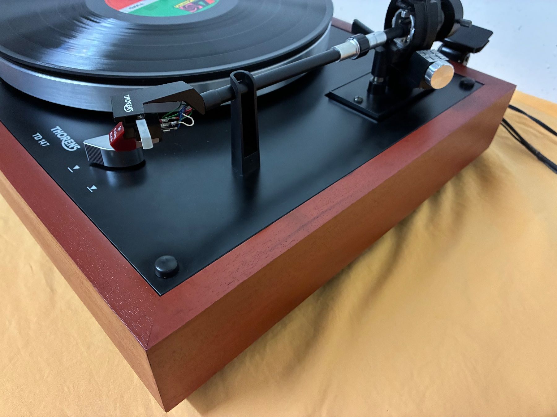 Thorens Giradischi: Selten & Wunderschönes Thorens TD 147, neu restauriert – Usato da Döttingen venduto da zha_xh2w 1