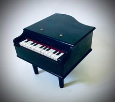 Antikes Fuji Toy Piano