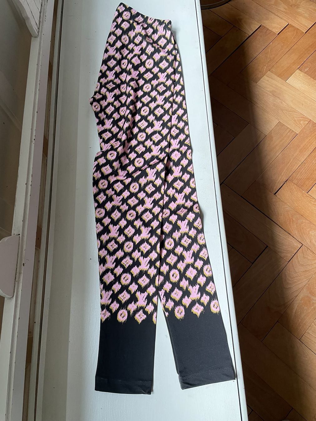Louis Vuitton Leggings: Louis Vuitton Vintage Monogram Leggings – Usato da St. Gallen venduto da DiesundDas. 1