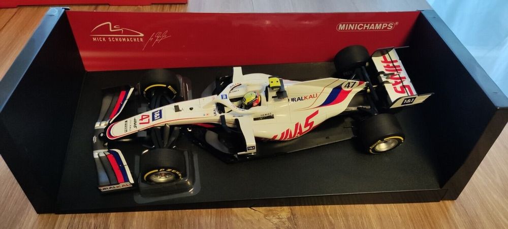 Miniature Haas F1 VF-21 Schumacher Bahrain GP 2021 – Minichamps 1/43