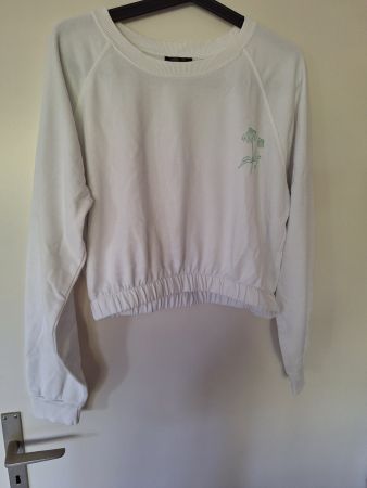Weisser Pulli mit Blumenaufdruck, Grösse L