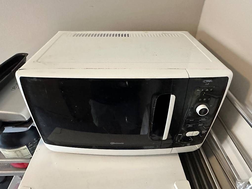 Bauknecht Backöfen: Four à micro-ondes Bauknecht – Gebraucht aus Lausanne von joh_8bfb