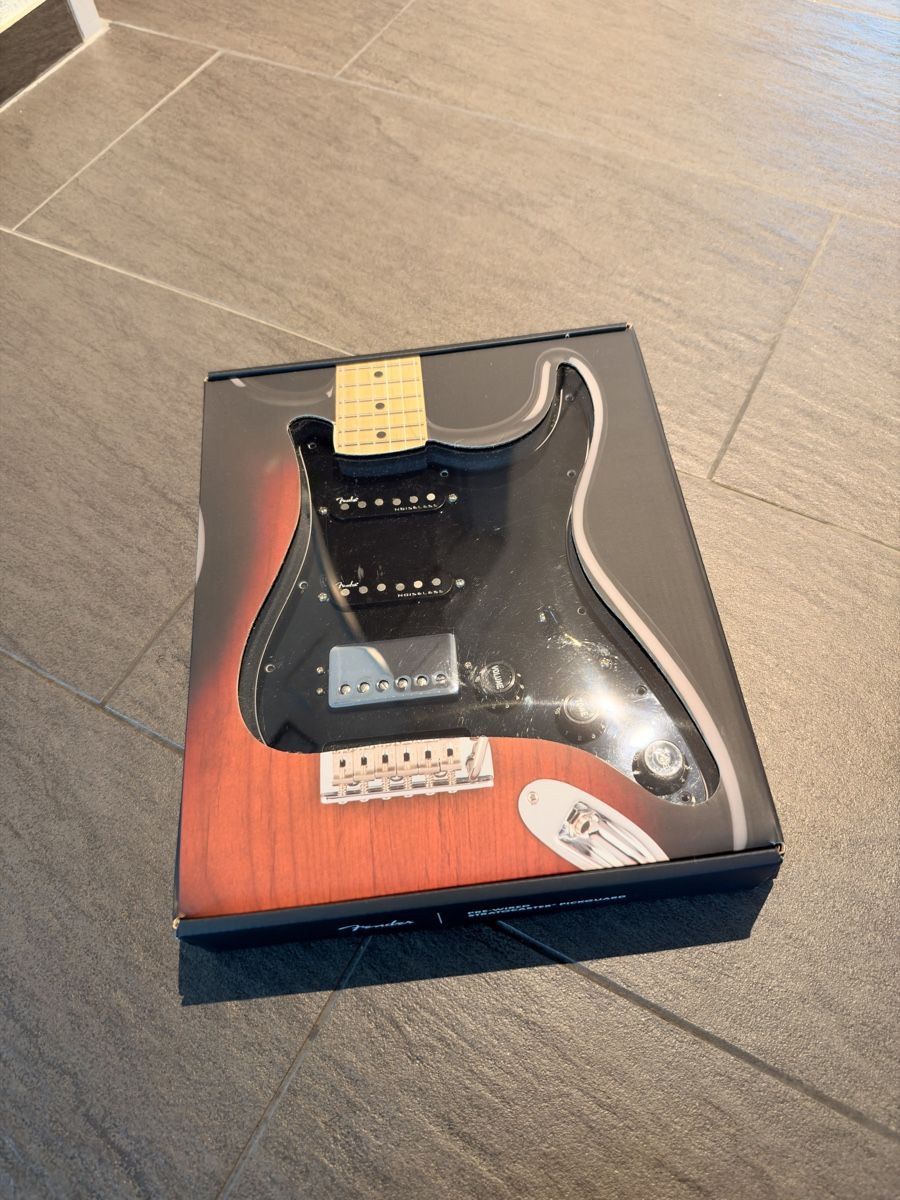 Strumenti musicali: Fender Loaded HSS Pickguard – Usato da Neuenkirch venduto da Flackmataz 3