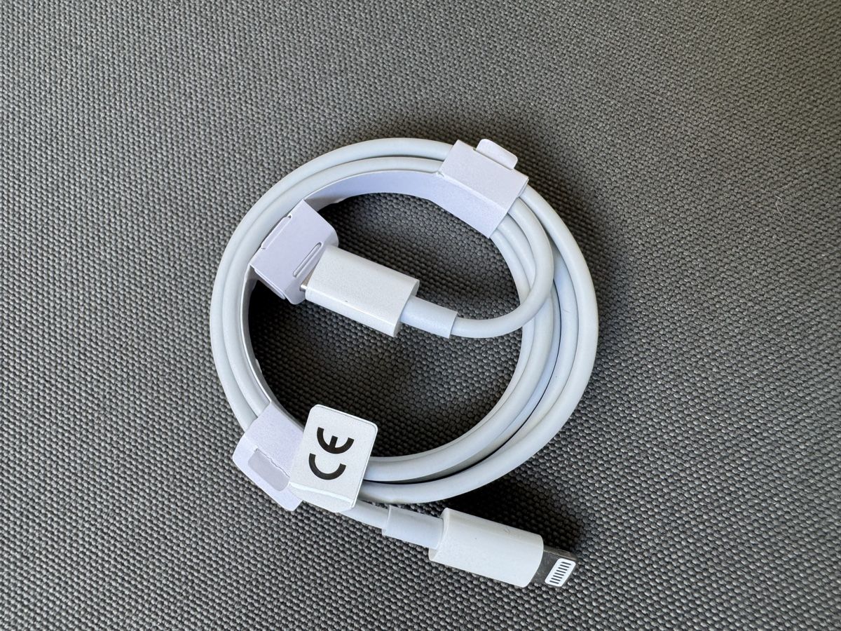 Cavi: Câble USB-C to Lightning. Neuf – Nuovo (secondo la descrizione) da Lausanne venduto da Denis-