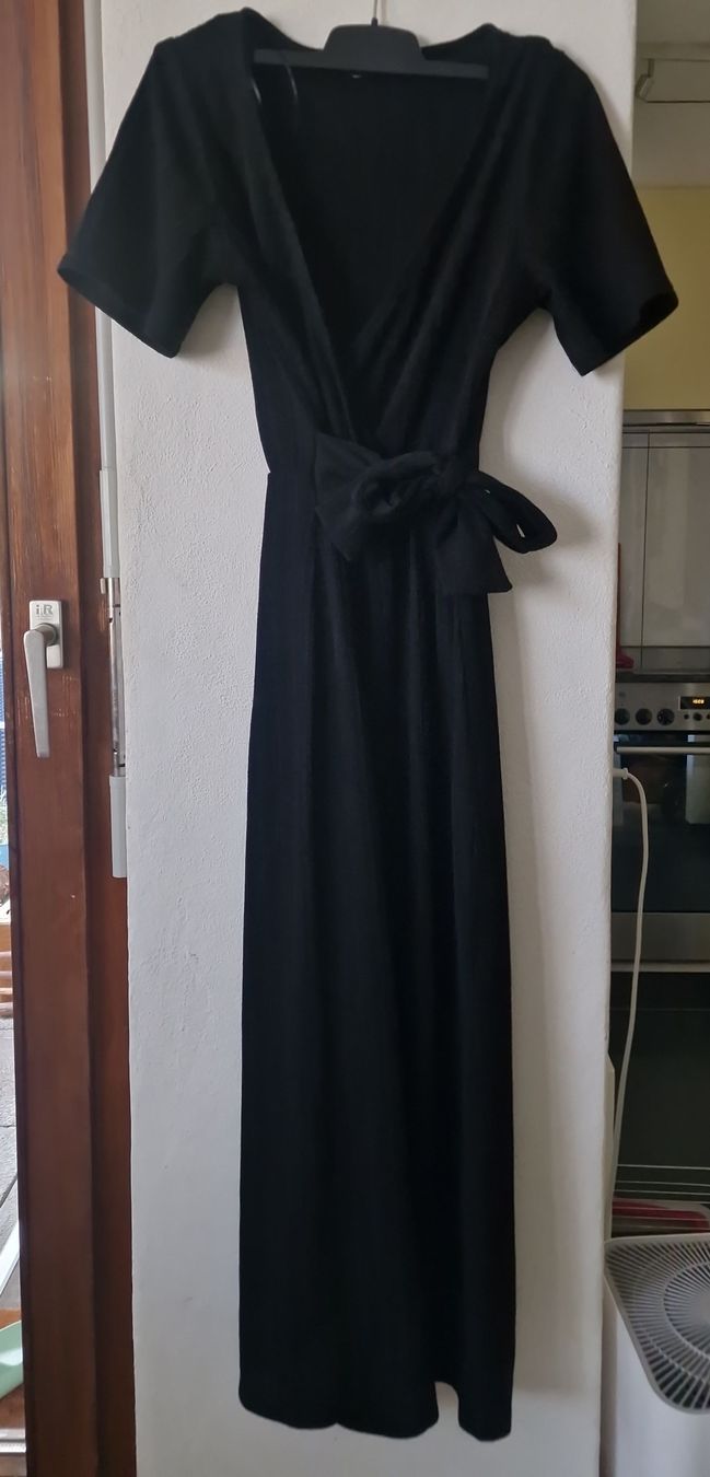 Pull&Bear Tute: Jumpsuit schwarz Wickeloptik, Grösse XS Pull and Bear – Usato da Romanshorn venduto da REALJessiB