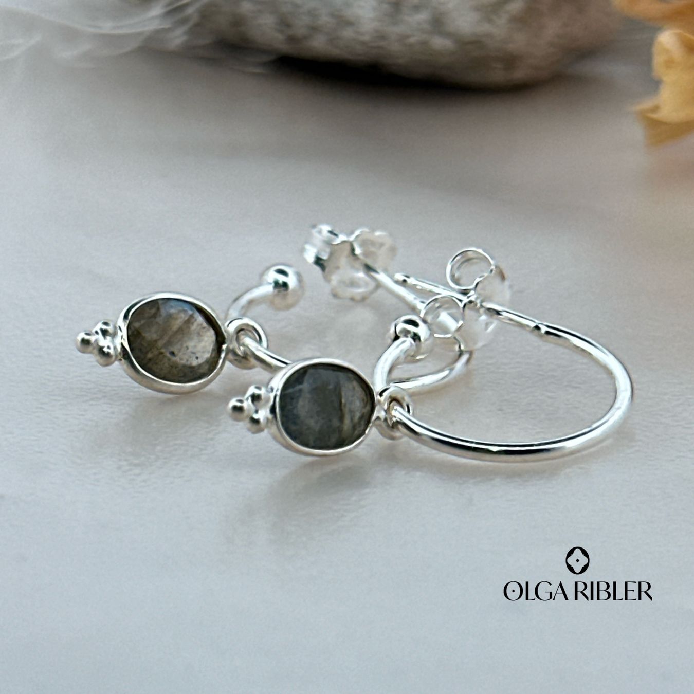 Olga Ribler Boucles d'oreille: Silberohrringe mit Labradorit – Neuf (Voir description) à Luzern par MonikaS03 5