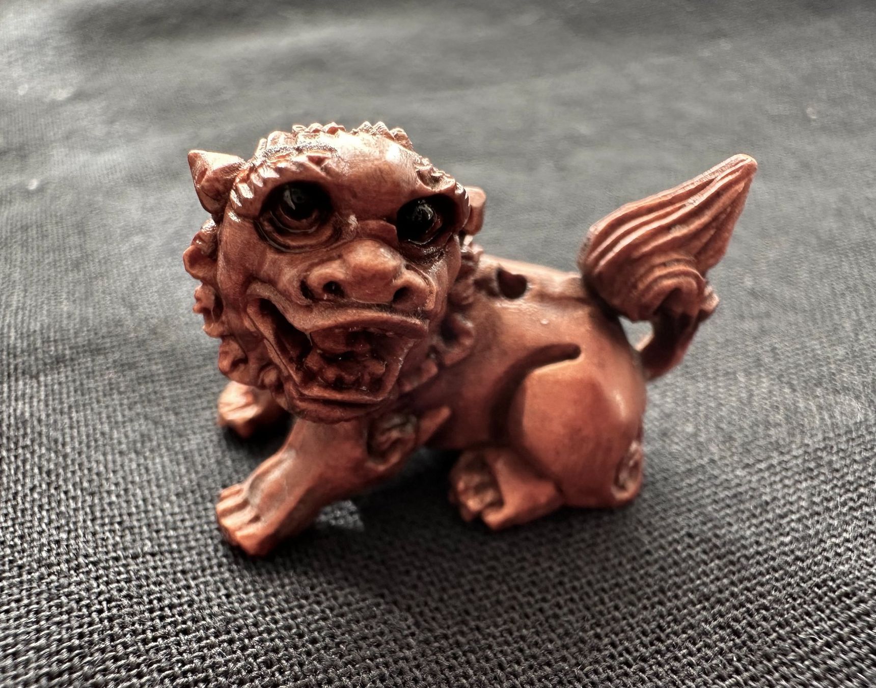 Statuette: Japan Netsuke Löwe signiert fein geschnitzt – Usato da Basel venduto da chinarh891