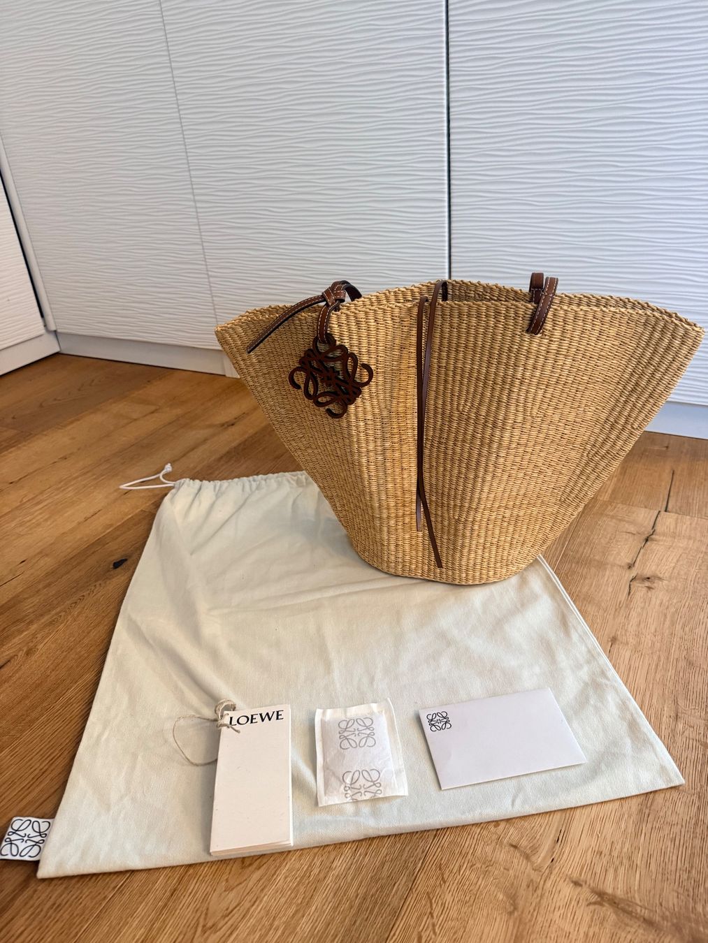 Loewe Taschen für Damen: 100% ORIGINAL LOEWE SHELL BASKET BAG LARGE MIT RG – Gebraucht aus Küssnacht am Rigi von Grittibaenz 6