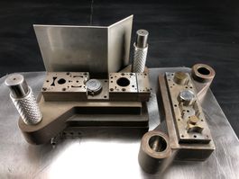 Agathon Stanzform, Säulengestell, beste Qualität