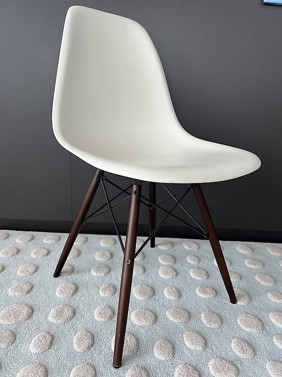 Stühle: ORIGINAL Eames Plastic Side Chair DSW – Gebraucht aus Rotkreuz von Vitamin_Sea 1