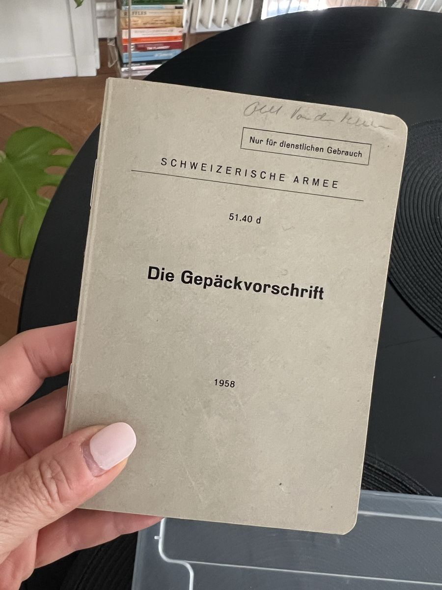 Livres: Die Gepäckvorschrift Schweizerarmee Buch – D'occasion à Schaffhausen par vandemonian