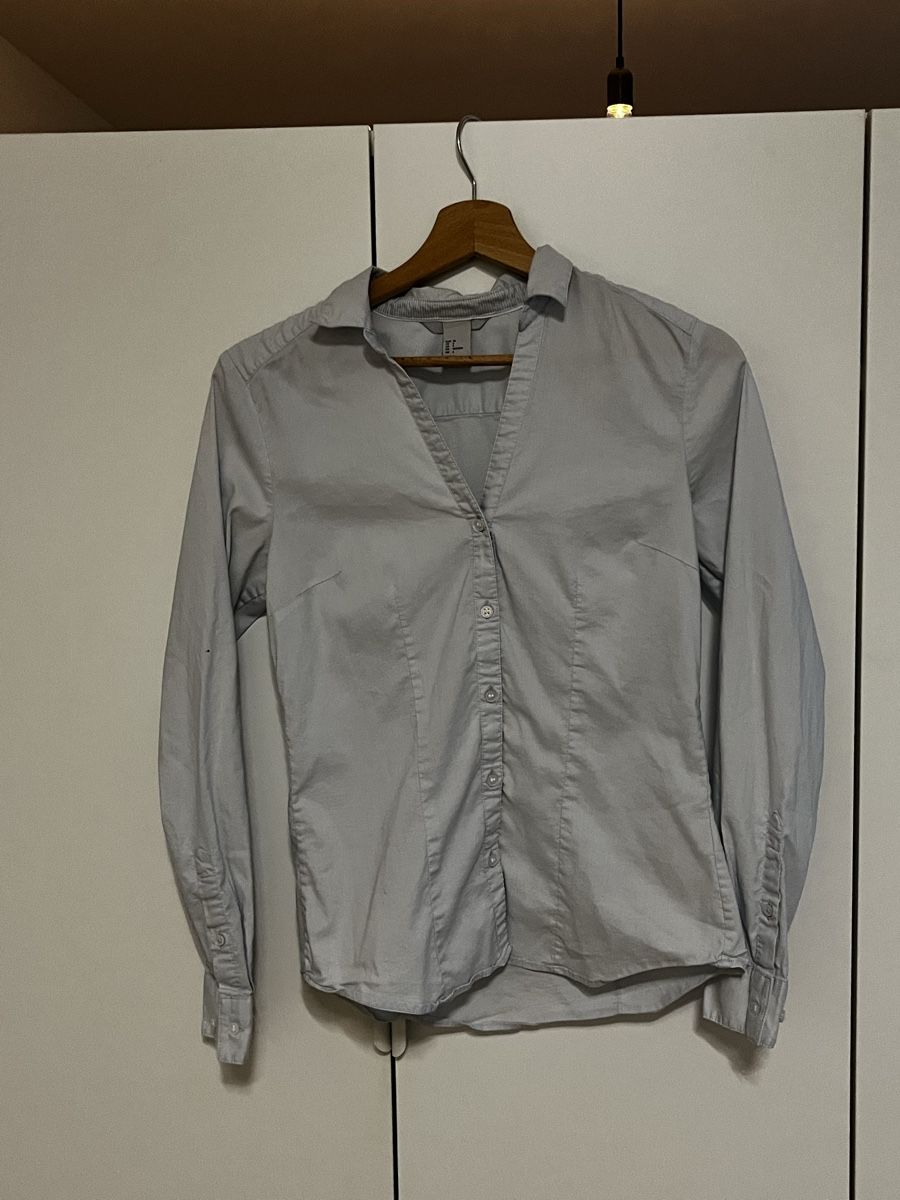 H&M Camicie: H&M hellblaues Hemd V-Neck Gr. 36 – Usato da Oberwil BL venduto da nat_n2nh