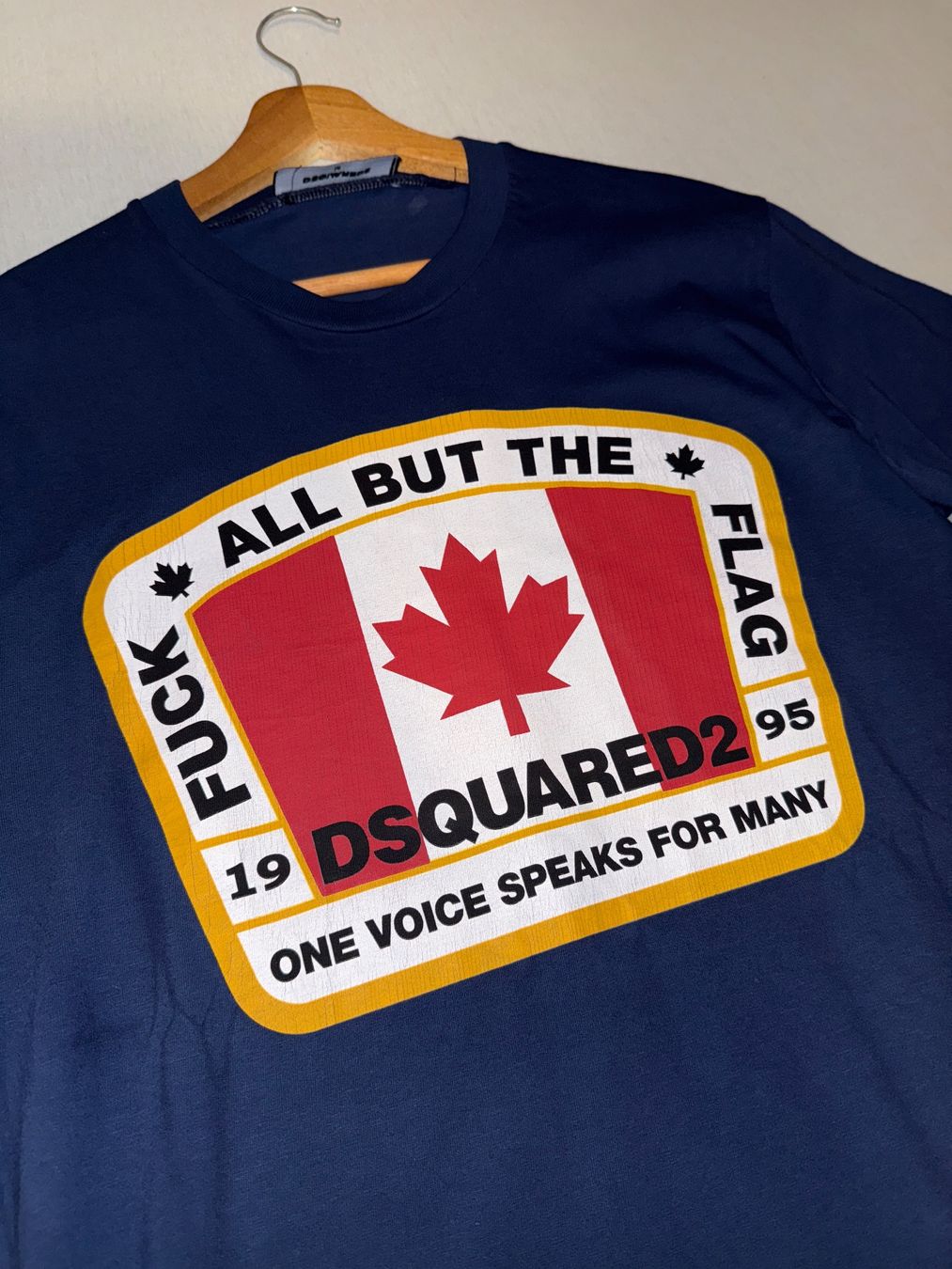 Dsquared2 T-shirt: DSQUARED2 T-Shirt Grösse M – Nuovo (secondo la descrizione) da Felben wellhausen venduto da To.el 1