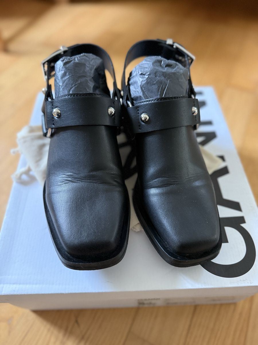Ganni Scarpe da donna: GANNI Slingback Biker Mules Black 38 – Usato da Sils/Segl Maria venduto da DeFringues 2