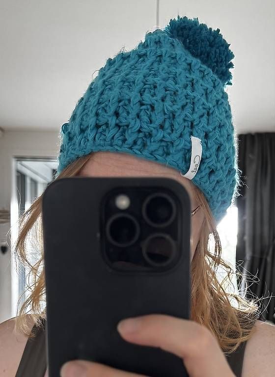 Hüte, Mützen & Caps: Blaue Strickmütze mit Bommel – Gebraucht aus Basel von R__Mueller 1