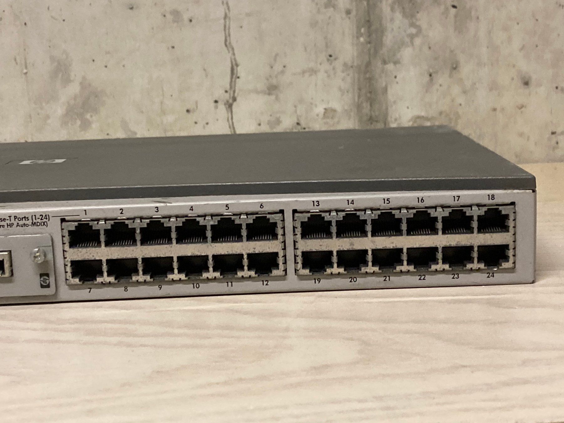 Hewlett Packard Hub & Switch: 2x HP Procurve Switch 2524 J4813A / 24-Port Switch – Usato da Wettingen venduto da Schabernack_sam 4