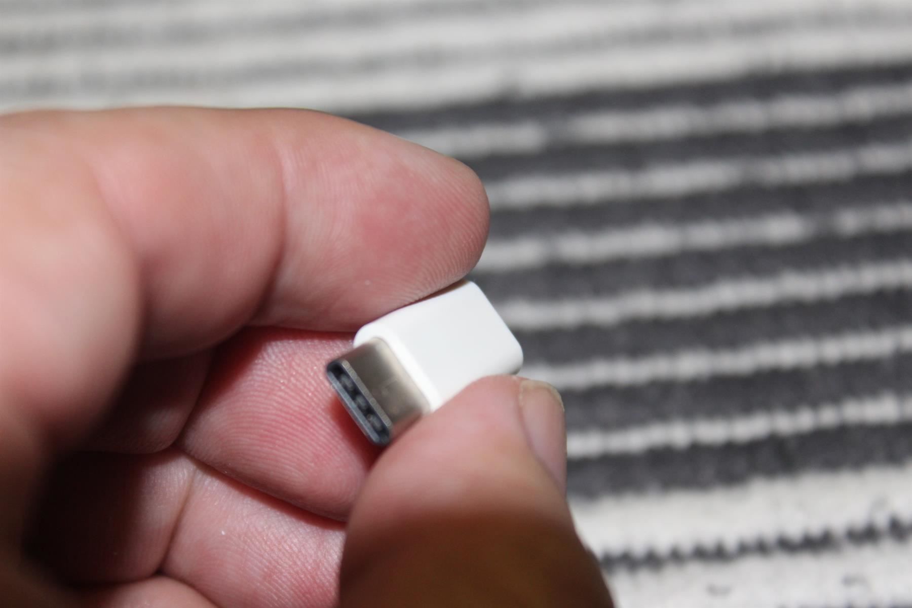 Lecteurs & Adaptateurs: 8-Pin Stecker Lightning zu Typ C USB-C – Neuf (Voir description) à Kirchdorf AG par Aarereussshop 8