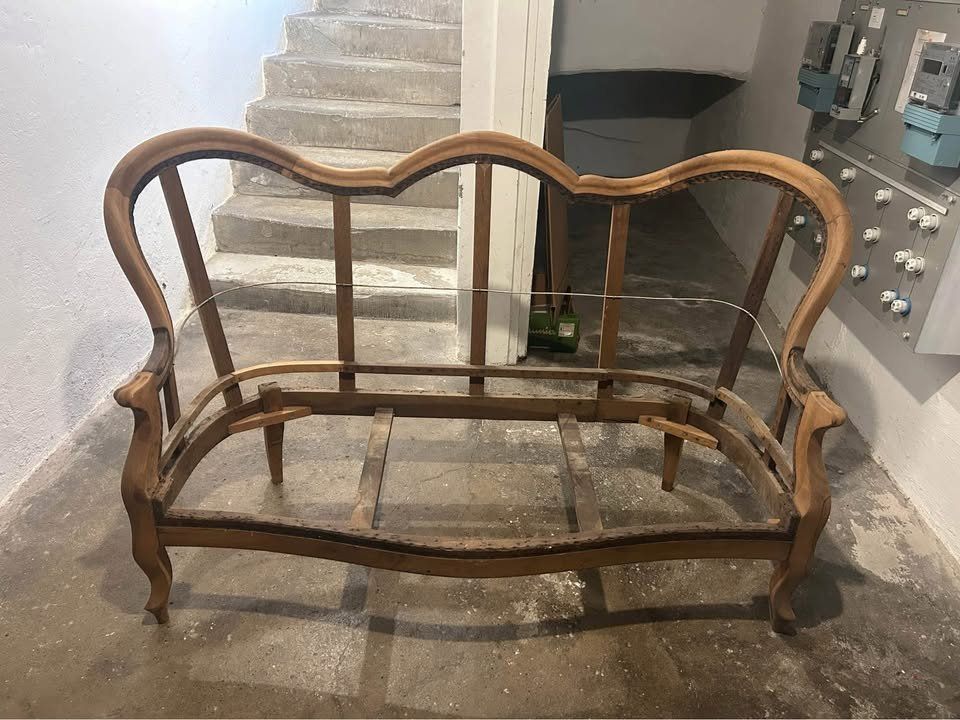 Divani: Holzgestell antikes Sofa – Usato da Dübendorf venduto da tarzanna