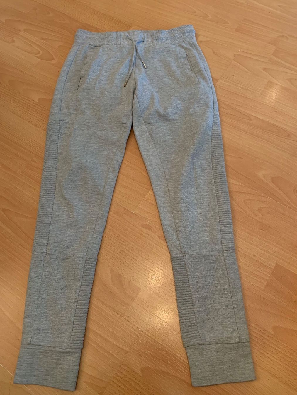 Pantaloni: Pantalon de jogging gris Zara t. S – Usato da MEYRIN venduto da Gwendo10