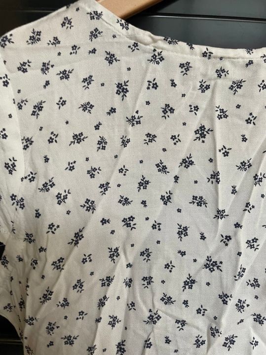 Robes et jupes: Mädchen Kleid 134  mit Blumen – Neuf avec emballage d'origine à Bergdietikon par antovale 1