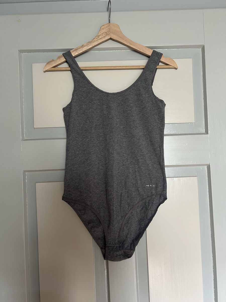 Top: Maddison Body grau ärmellos  – Usato da Frauenfeld venduto da jae_vs6j