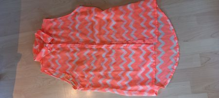 Sommerliche Bluse in Koralle mit Zickzackmuster, Gr. M