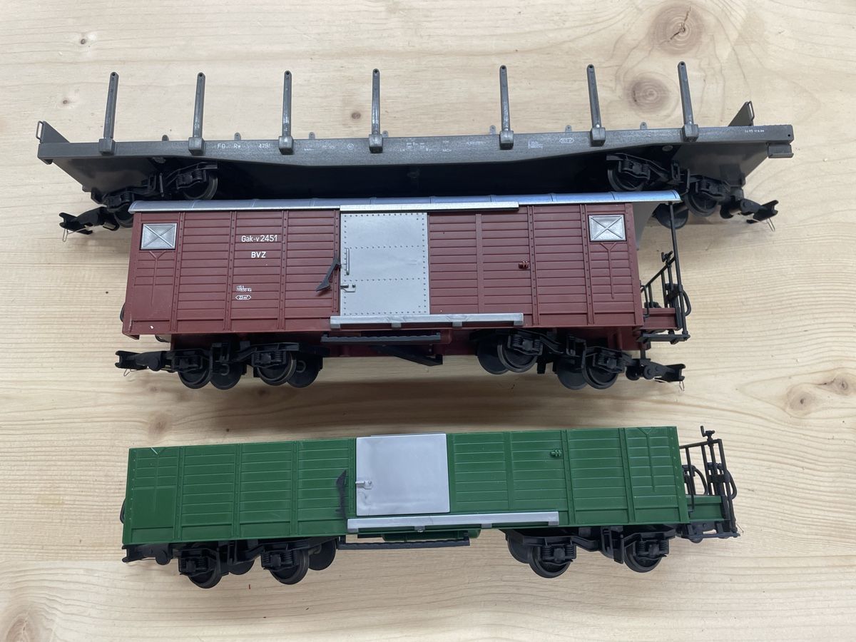 Fama Modellini di ferrovie: Fama Utz Alpineline 3 x Güterwagen – Usato da Küssnacht am Rigi venduto da Hluchs