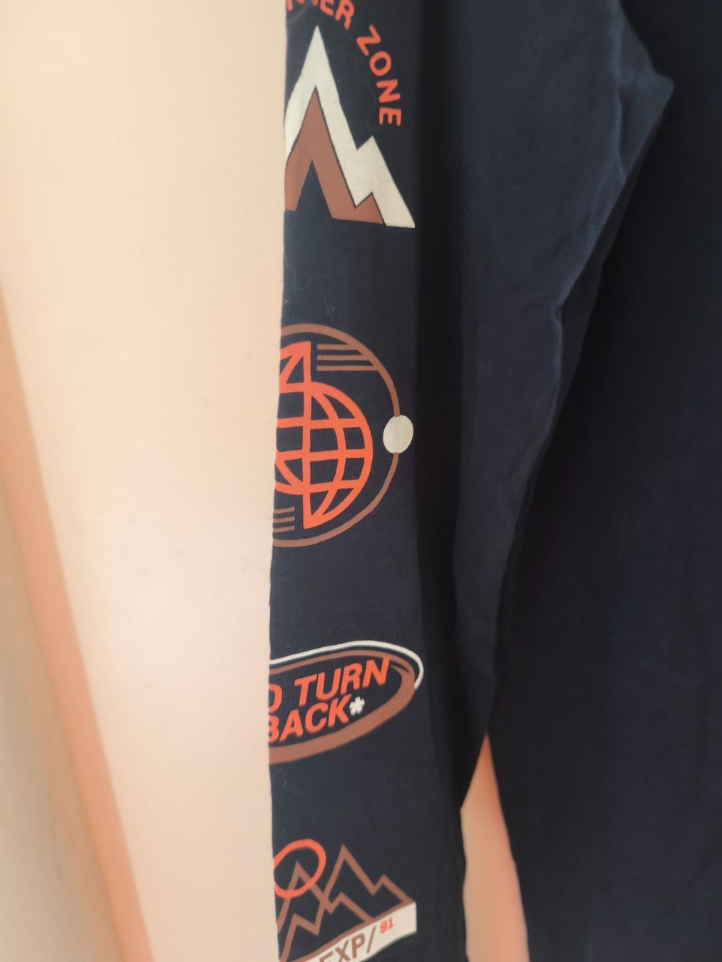 Pulls et sweat-shirts: PULL A CAPUCHON – Neuf (Voir description) à Mervelier par ZORHA 2