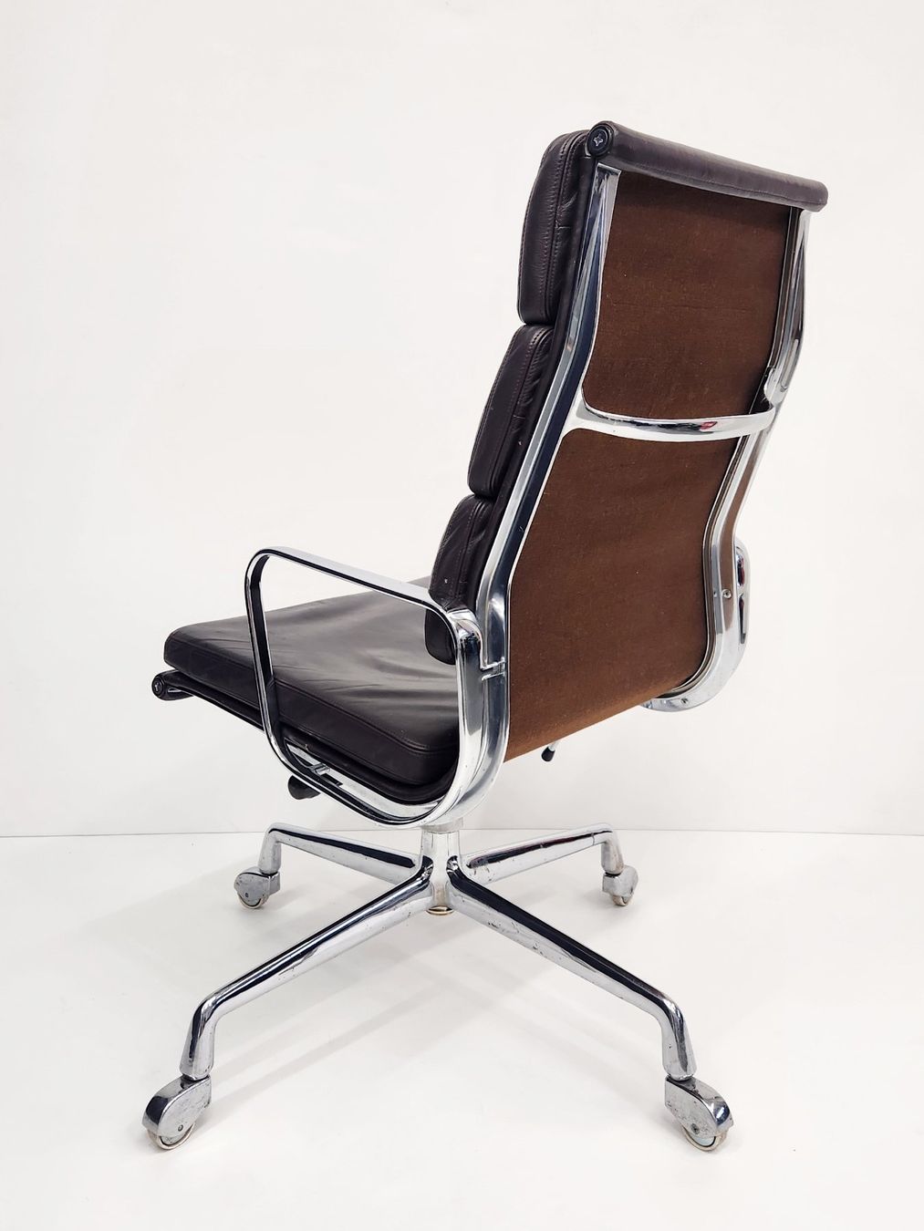 Herman Miller Sedie: Designklassiker Herman Miller Eames Soft Pad EA219 – Usato da Bad Zurzach venduto da QLASSIQ 8