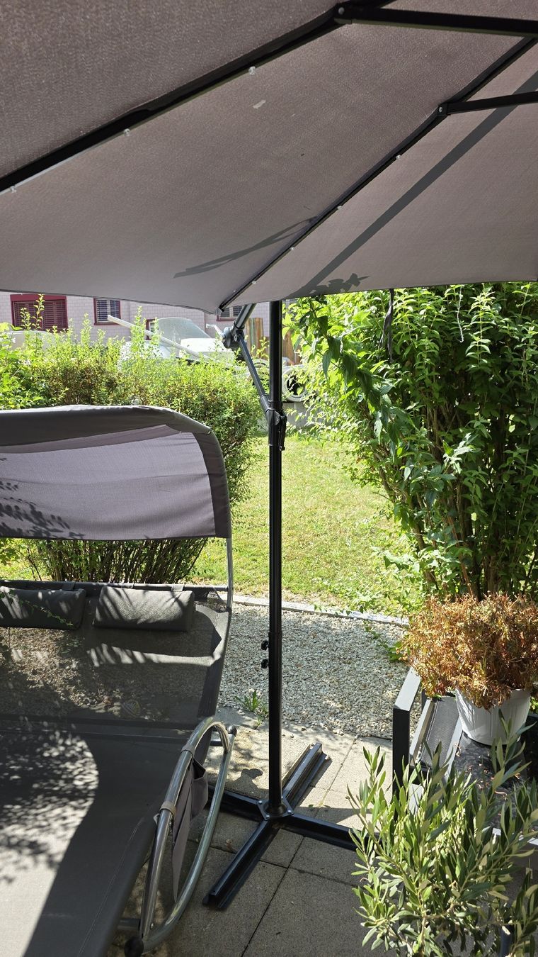 Parasols: Sonnenschirm Anthrazit mit LED – D'occasion à Wollerau par LaWi-98_19 1