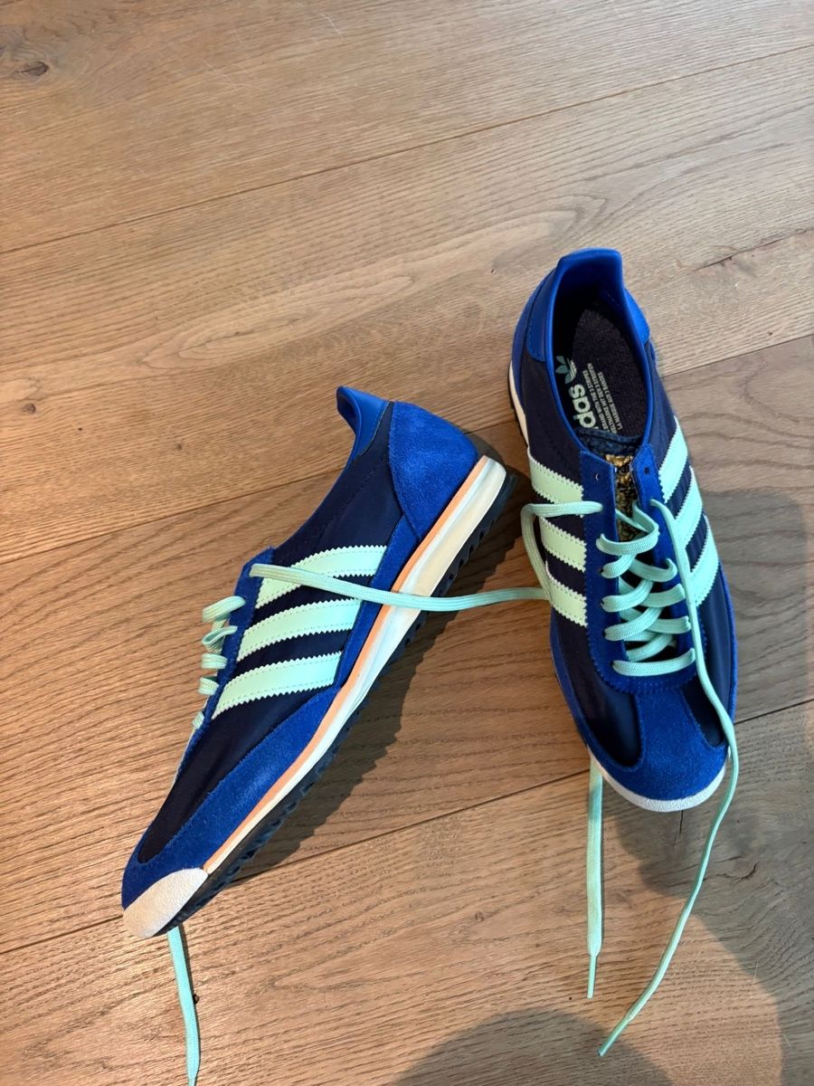Adidas Scarpe da donna: Adidas sneakers 38-39 – Nuovo e nell'imballaggio originale da Unterägeri venduto da Tommtes