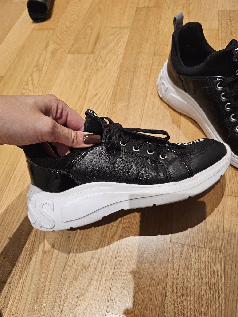 Guess Chaussures femmes: Guess Schuhe Original – D'occasion à Malters par sab_csj7 3