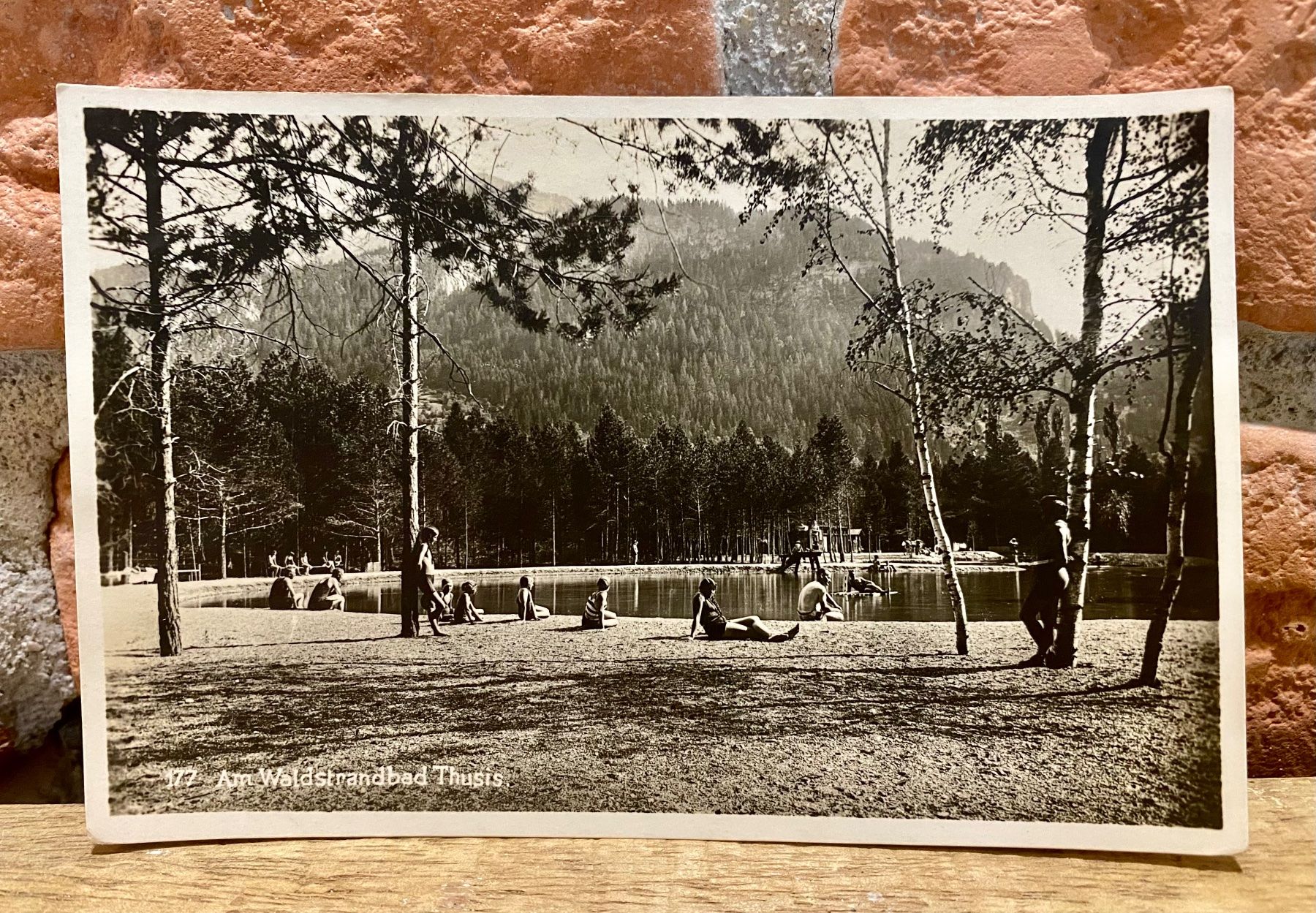 Ansichtskarten: Am Waldstrandbad THUSIS - belebt – Gebraucht aus Root von ENGLAND-TREASURES