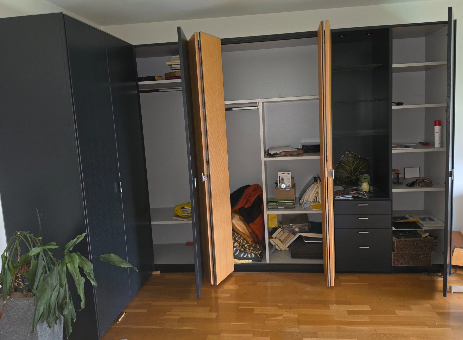 Schränke: Eckschrank – Gebraucht aus Adliswil von ReSiKl 2