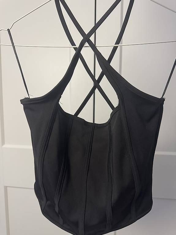 Top: Top Bershka – Usato da Luzern venduto da _.Horizon._