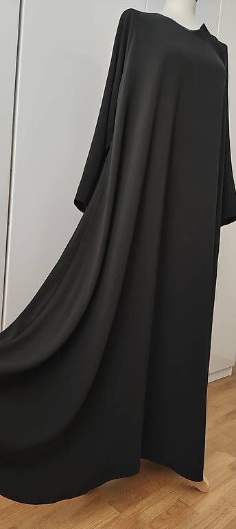 Vestiti: Kleid/Abaya schwarz mit Reissverschluss – Usato da Basel venduto da ukhtyy 1